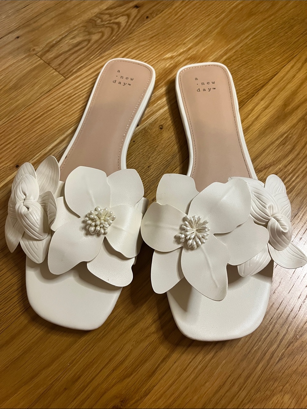 a new day White Floral Slide Sandals with Pearl Centeri 11